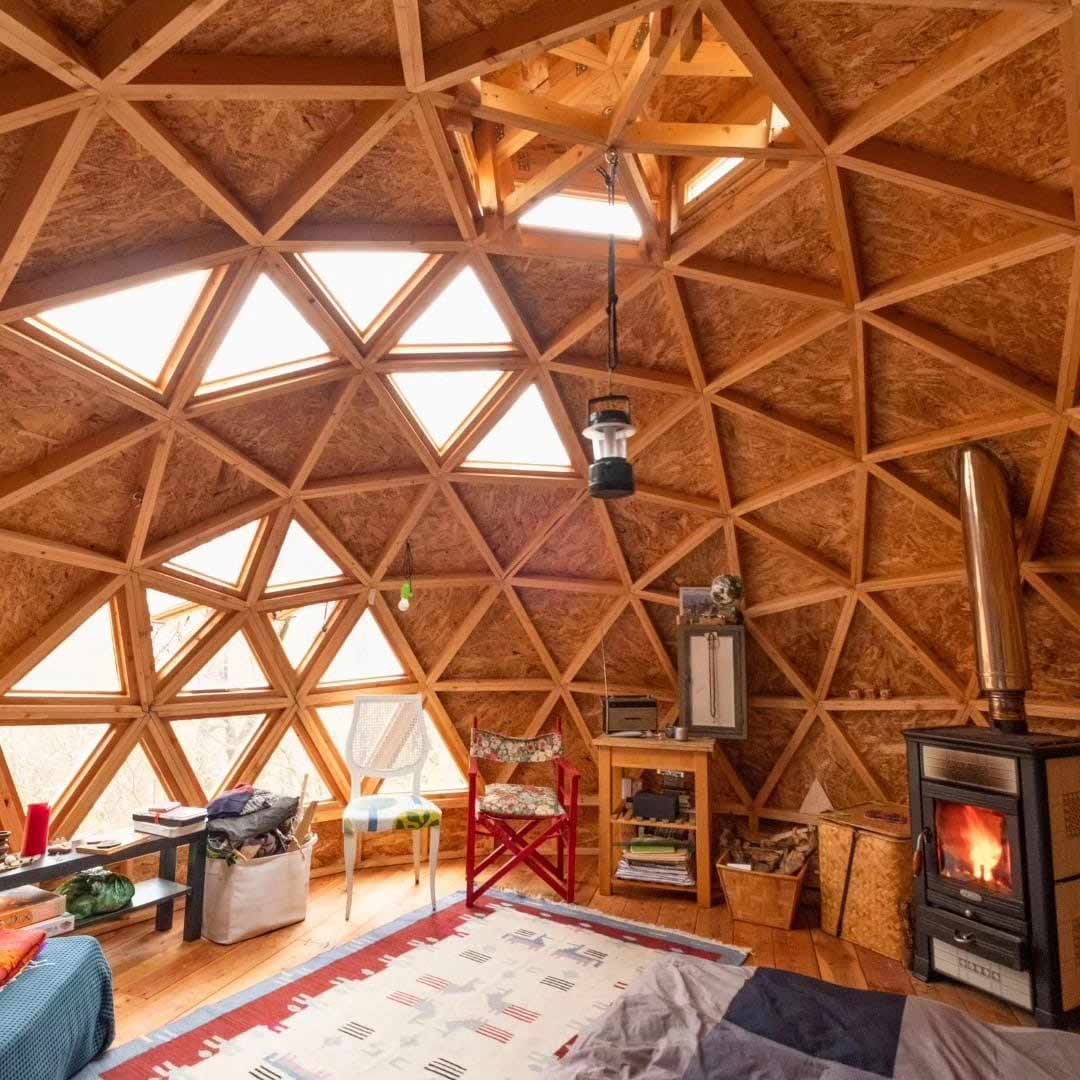 La cupola geodetica: un modello di casa alternativo ed economico. Ecco come  funziona 